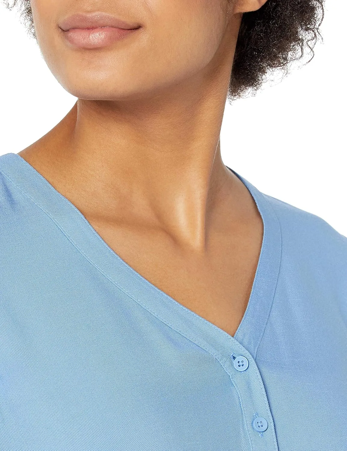 Amazon Essentials Women's 3/4 Sleeve Button Popover Shirt, Loose-Fit V-Neck Blouse