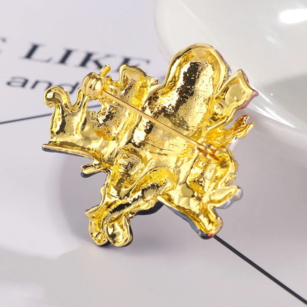 Cute enamel and Santa Claus and animal brooches, fashionable accessories, perfect gifts for women